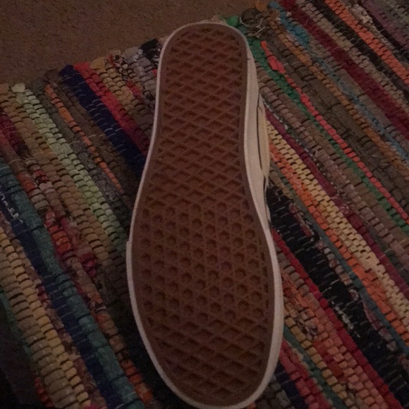 Vans - Picture 3 of 4